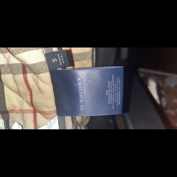 It’s a small but large for normal sized ppl, cause Burberry for bigger ppl, - Picture 8 of 8